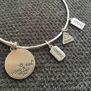 Wind & Fire Jewelry - Wind & Fire Jewelry - Hamsa Charm Bangle Bracelet Wind & Fire Jewelry - Wind & Fire Jewelry - Hamsa Charm Bangle Bracelet